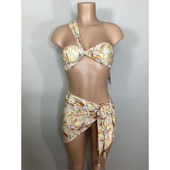 New. L*SPACE floral one shoulder twist bikini top. Small. Retails $114 - Picture 12 of 12